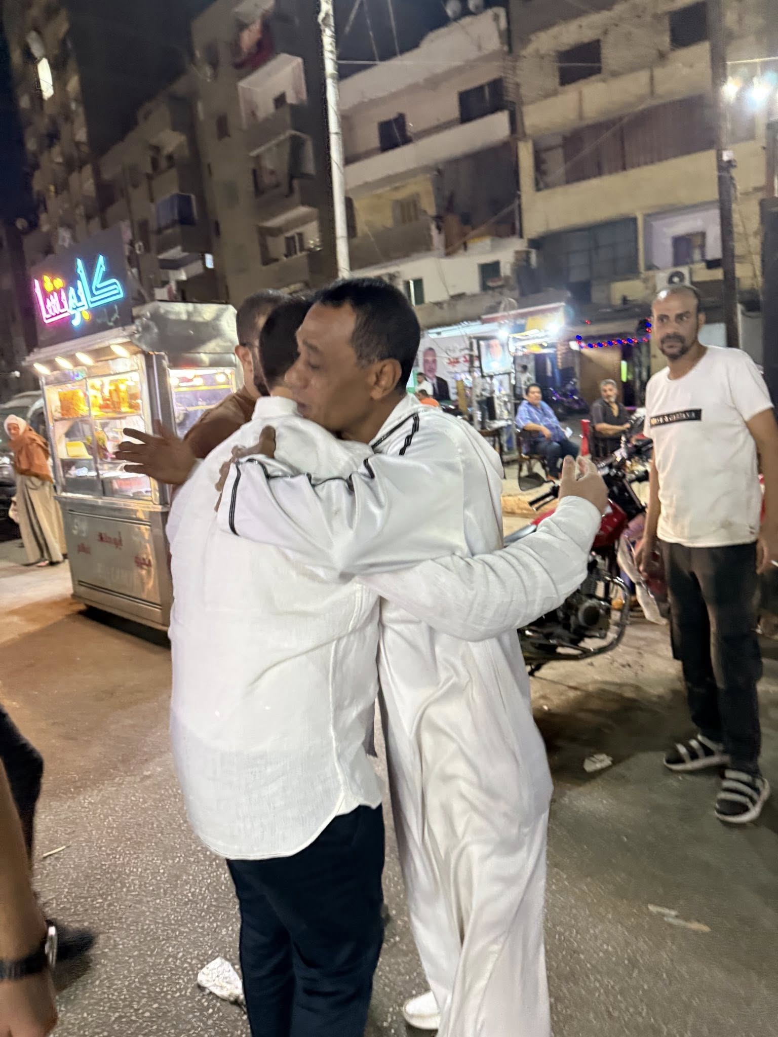 الطاقة في الشارع… والإرادة في القلوب | المرشح سعيد الوسيمي يستكمل جولاته في شوارع حدائق القبة